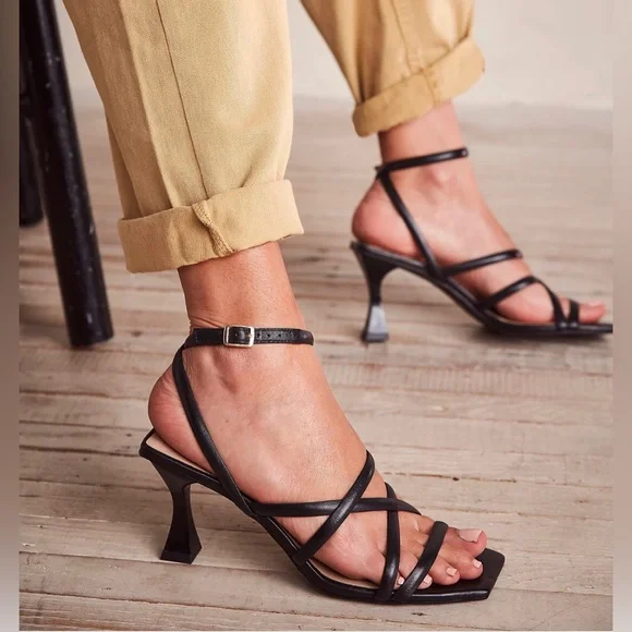 NWT Free People Faye Strappy Heels sz 7 Rose Gold Ankle Wrap - Picture 4 of 4